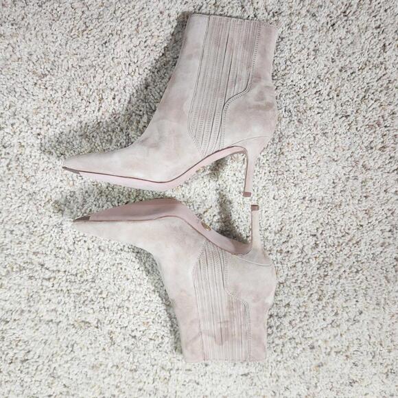 $450 Veronica Beard Beige Suede Pointed Ankle Boots Size 7 - Picture 4 of 7